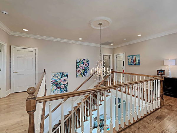 Elegant Beach retreat in Pawleys Island 5-Bedroom Steps to Beach
